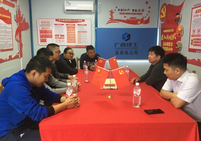 1541758536187575.jpg 岑廷义指导分公司和项目部开展党建工作 贺勇 摄1.jpg