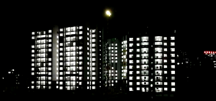 1545117445792817.png 东兰县移民安置小区(EPC)项目夜景。李乐 摄.png