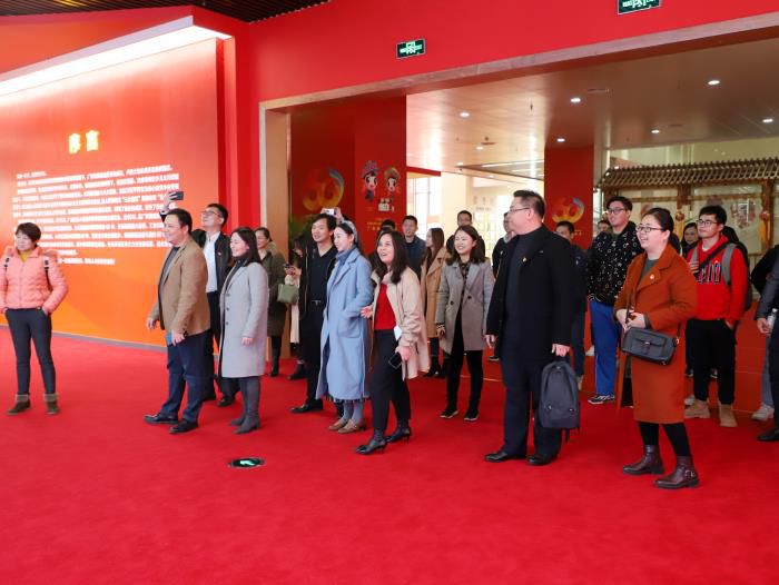 1548299503500158.jpg 参观活动现场。郑诗宝 摄.jpg