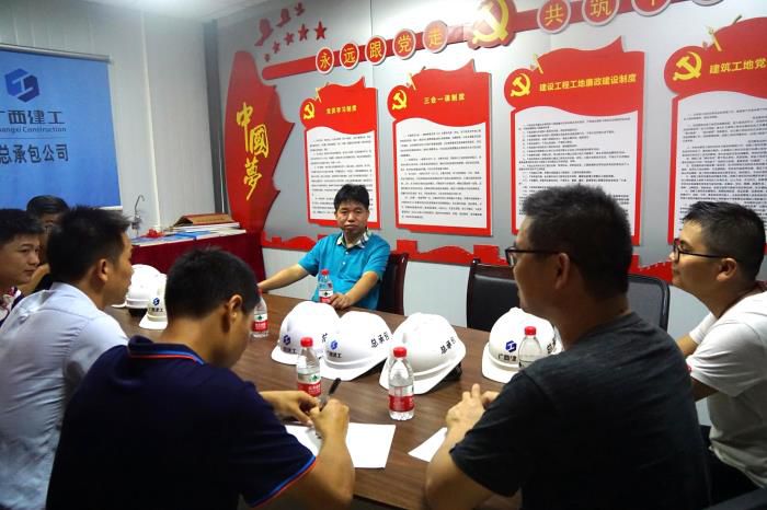 1559704122858914.jpg 2.1岑廷义听取项目党建工作开展情况汇报 刘萌萌摄700.jpg