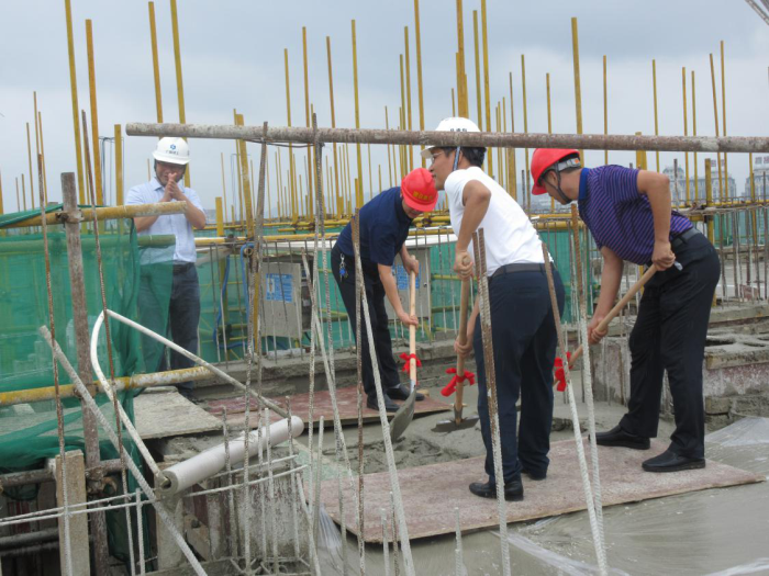 1568621709129297.png 1.封顶仪式现场。李丽淇 摄700.png