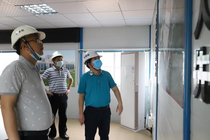 6.2钟山人民医院项目检查现场。侯健杰 摄700.JPG