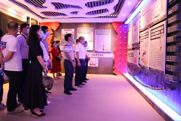 1595552032788772.jpg 参观过程 郑诗宝 摄.jpg