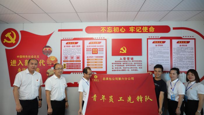 1595555016105066.jpg 授旗。王威海 摄.JPG.jpg