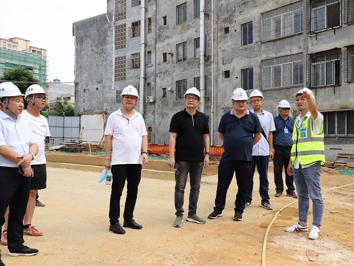 检查现场。侯健杰 摄.JPG