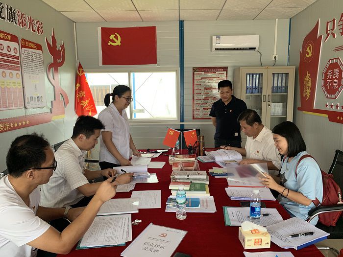 1597801493279233.jpg 检查材料现场。蔡怡灵 摄.jpg