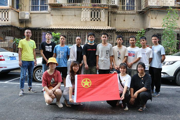 合影留念。郑诗宝 摄.JPG