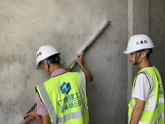 现场知识技能指导。梁宗吕 摄.jpg