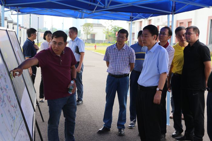 1603944142652619.jpg 20听取项目情况汇报.jpg