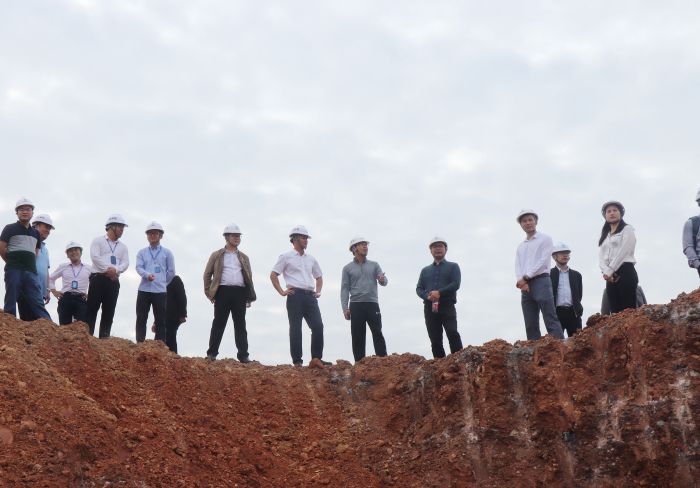 实地调研。 杨俊峰 摄.jpg