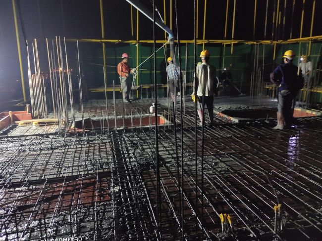 1607585970124030.jpg 1浇筑混凝土现场(修图)1.jpg
