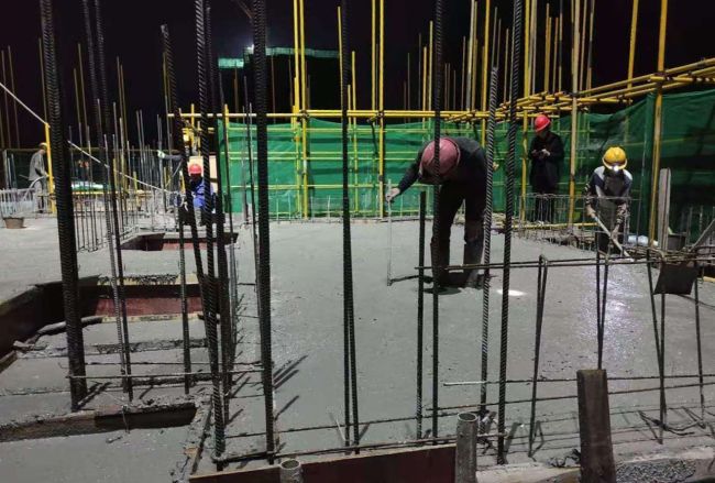 1607586010655029.jpg 3测量混泥土厚度(修图).jpg