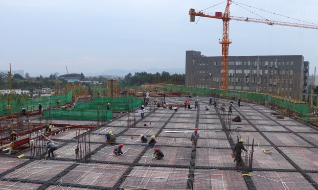 1607587700821950.jpg 广西交通职业技术学院四塘校区项目赶工现场(修图).jpg