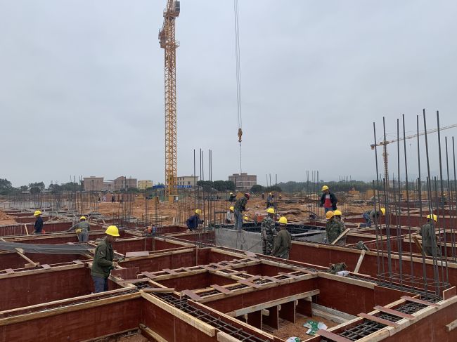 1607588110907540.jpg 院系5#楼基础梁施工现场(修图).jpg