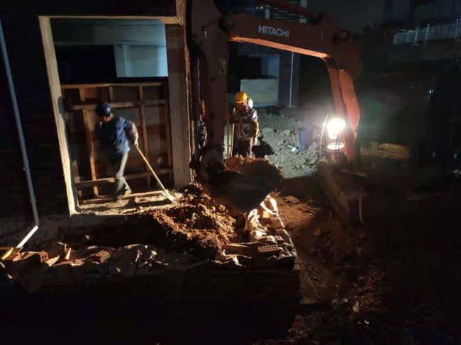 1607588420747763.jpg 夜间施工(修图).jpg