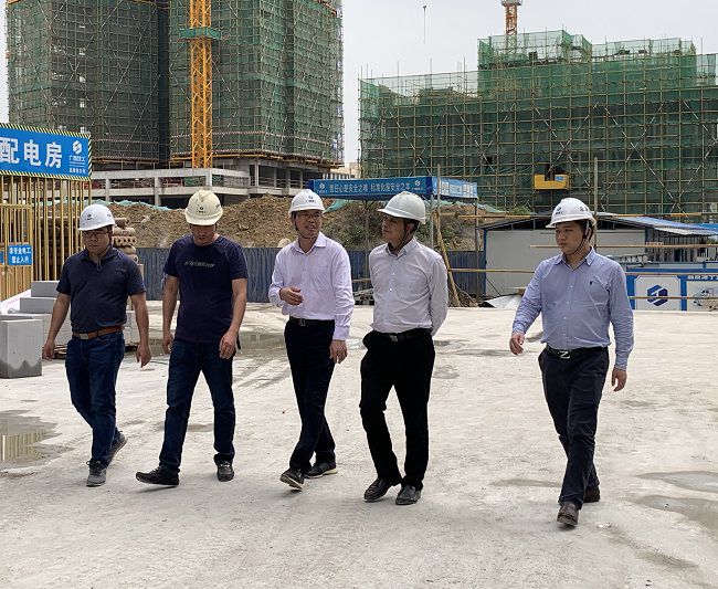 检查现场。 顾家辉 摄（修图）.jpg