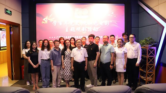 1621936376998294.jpg 观影留影。杨钰 摄(修图).jpg