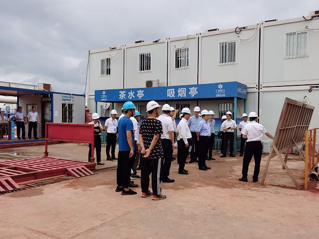 孙大光在听取项目情况汇报。祁建强 摄（修图）.jpg