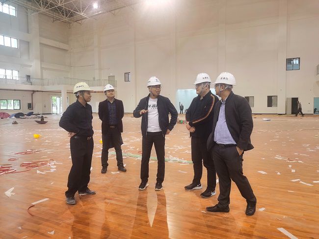 现场指导工作。刘博群 摄（修图）.jpg