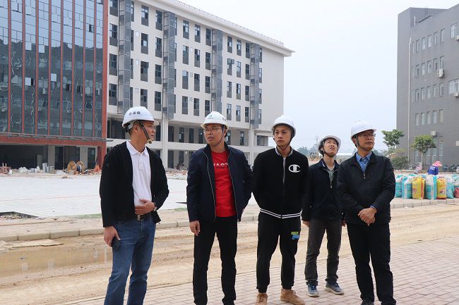 陈祖训到交院项目检查指导。 周煜川 摄（修图）.jpg