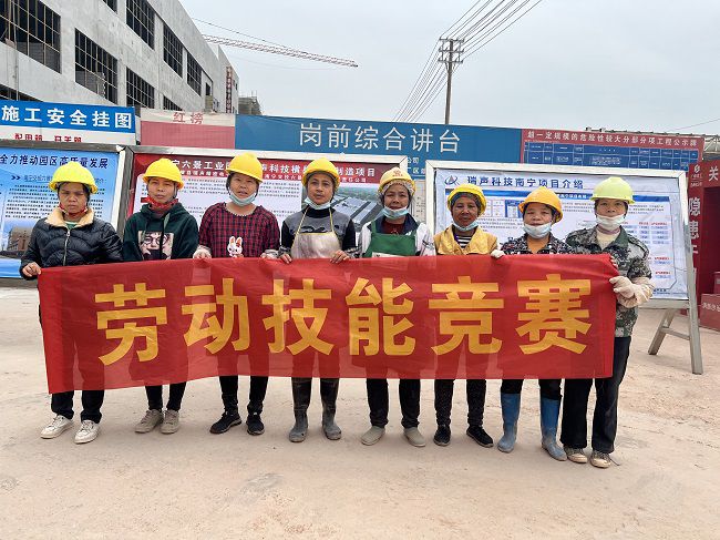 内脚手架班组合影。廖之锭 摄（修图）.jpg