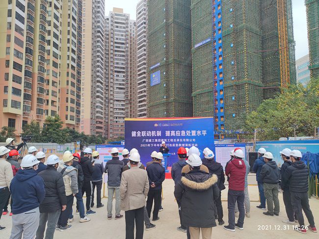 陆煊对应急救援工作做指示。黄宝生 摄（修图）.jpg