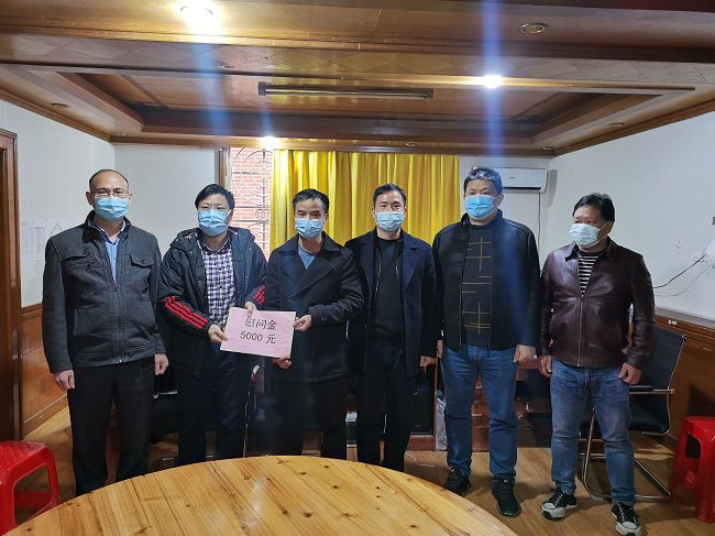 慰问合影。莫光富 摄（修图）.jpg