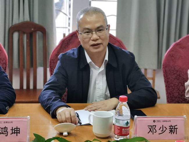 邓少新在三分公司调研。梁红玉 摄（修图）.jpg