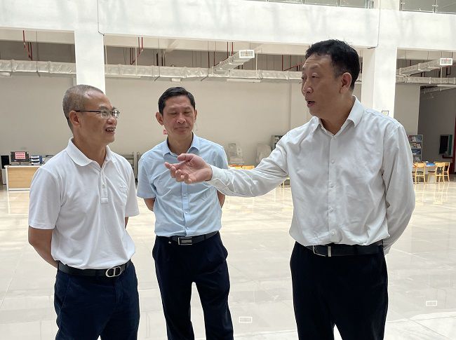 1652918667786448.jpg 谢瑾瑜(右一)检查现场(修图).jpg