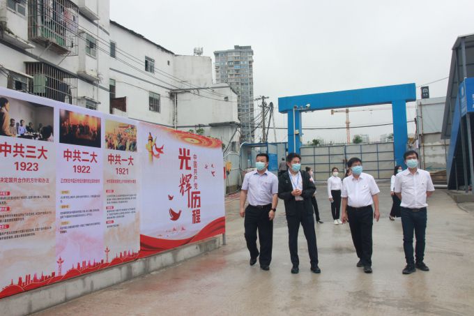 1654074932595344.jpg 参观“红色长廊”。邓灿滨 摄(修图).jpg