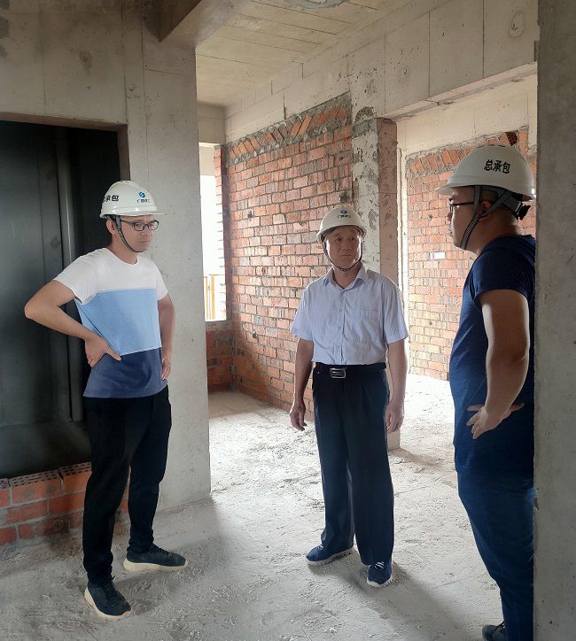 张强到竹塘路项目指导创优工作。胡江 摄（修图）.jpg