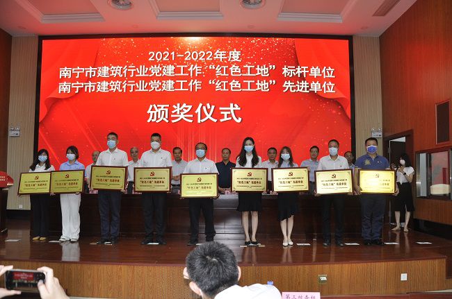 1656462189248207.jpg 颁奖现场1(修图).jpg