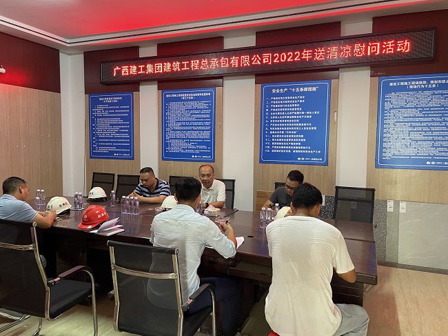 1657844120113388.jpg (修图)座谈会现场。容芝雅 摄.jpg