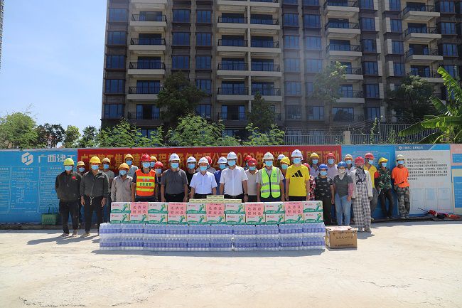 活动合影。杨钰 摄（修图）.jpg