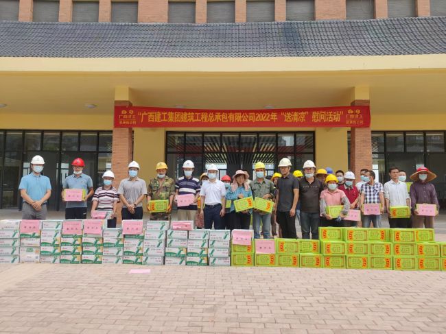 送清凉活动现场。彭永彬 摄（修图）.jpg