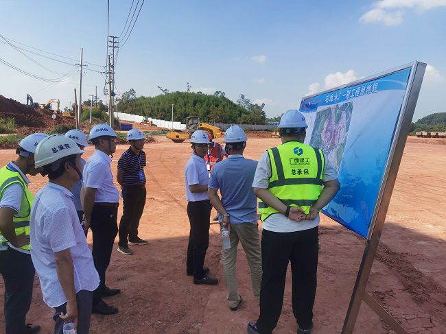 检查现场。陆勤 摄（修图）.jpg