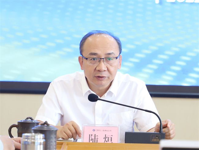 1666138734799616.jpg 陆烜主持1.jpg