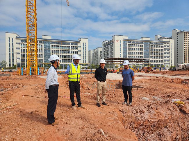 检查指导现场。陆娟娟 摄（修图）.jpg