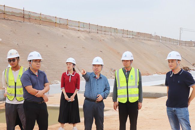 1669595680119770.jpg 岑廷义深入现场视察施工进程。周煜川 摄(修图).jpg