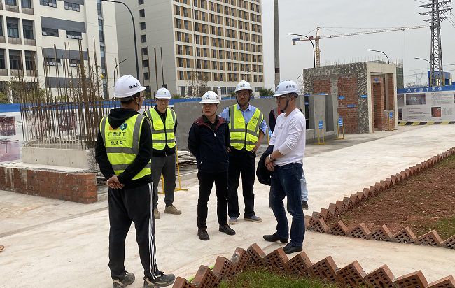 检查指导现场。郭奎君 摄（修图）.jpg