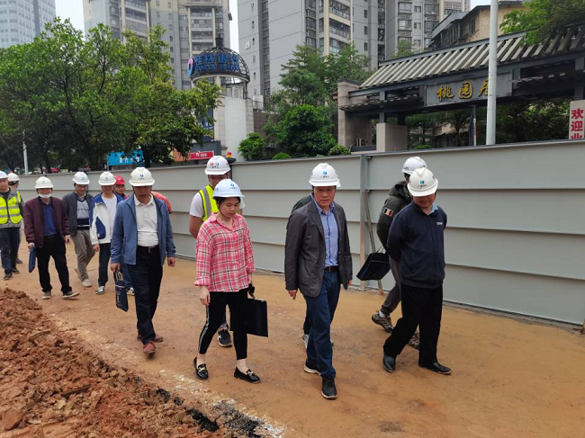 检查现场。卢丽君 摄（修图）.png