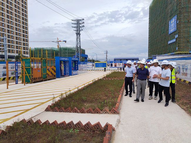 观摩项目现场。黄宝生 摄（修图）.jpg