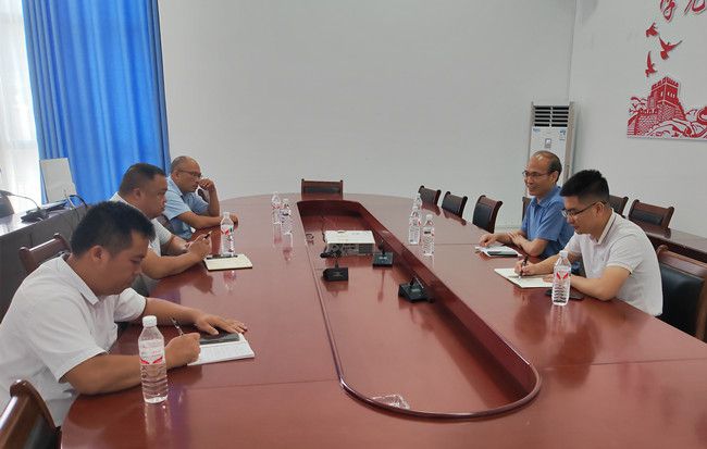 1695005225454759.jpg 翟羽佳与忻城县农投集团主要领导举行工作会谈。李远航摄(修图).jpg