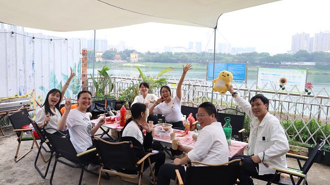 1712453856436643.jpg 现场合影。杨钰 摄 (2).jpg