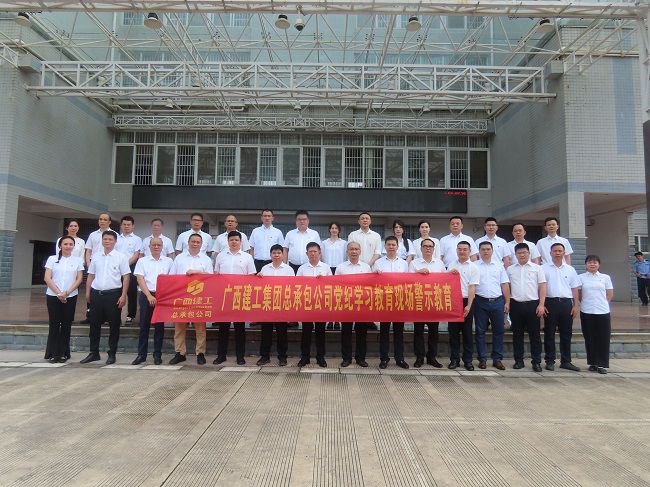 活动合影 修图.jpg