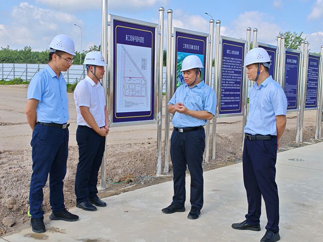 1725928351552786.jpg 蓝海鹏在项目现场。江家兵摄(修图).jpg