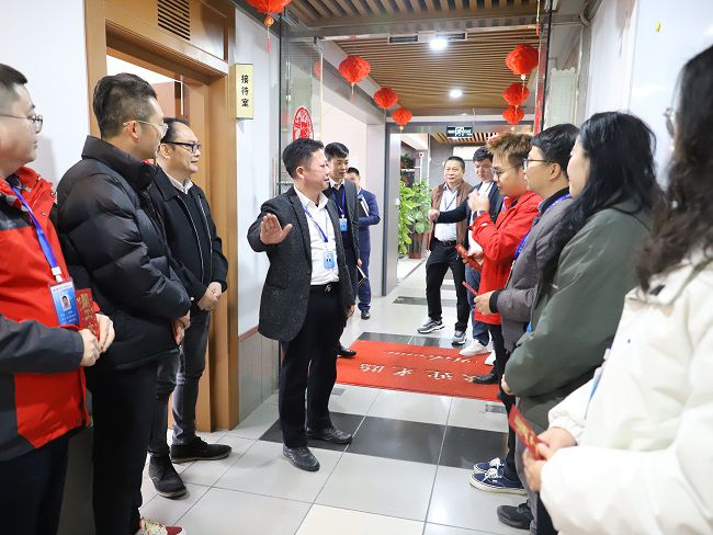 1739237390230176.jpg 走访慰问活动(修图).jpg