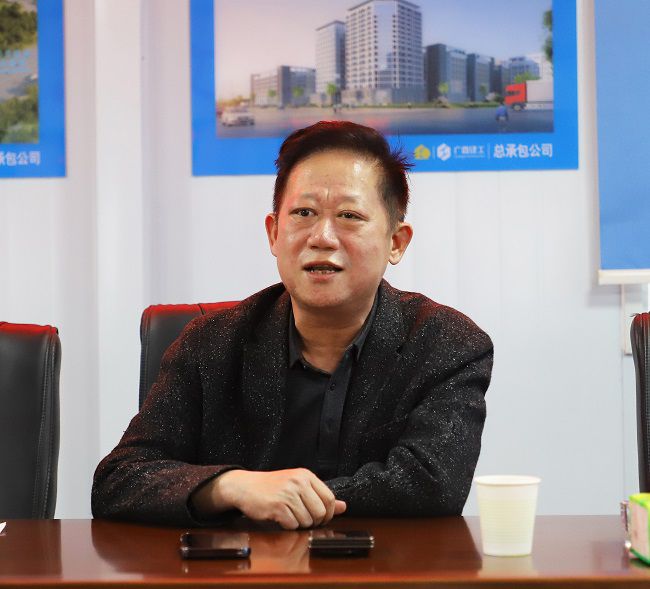 牙高峰讲话 修图1.jpg