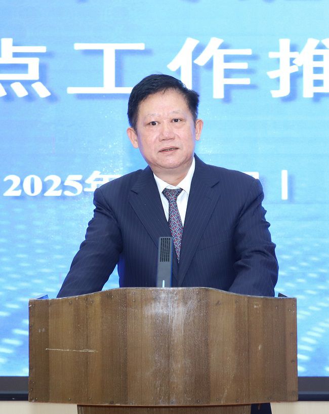 1739936528140016.jpg 牙高峰讲话 修图3.jpg