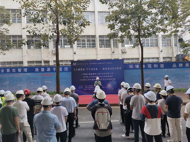 1750813209944977.jpg 莫志元做演练动员和宣布演练开始。黄宝生 摄(修图).jpg